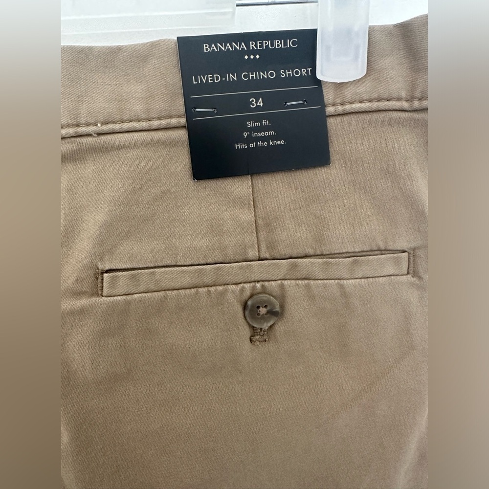 NWT - Banana Republic - 9” Lived-in Short - Acorn
